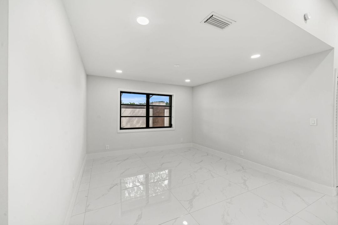 Active With Contract: $439,000 (2 beds, 2 baths, 1500 Square Feet)