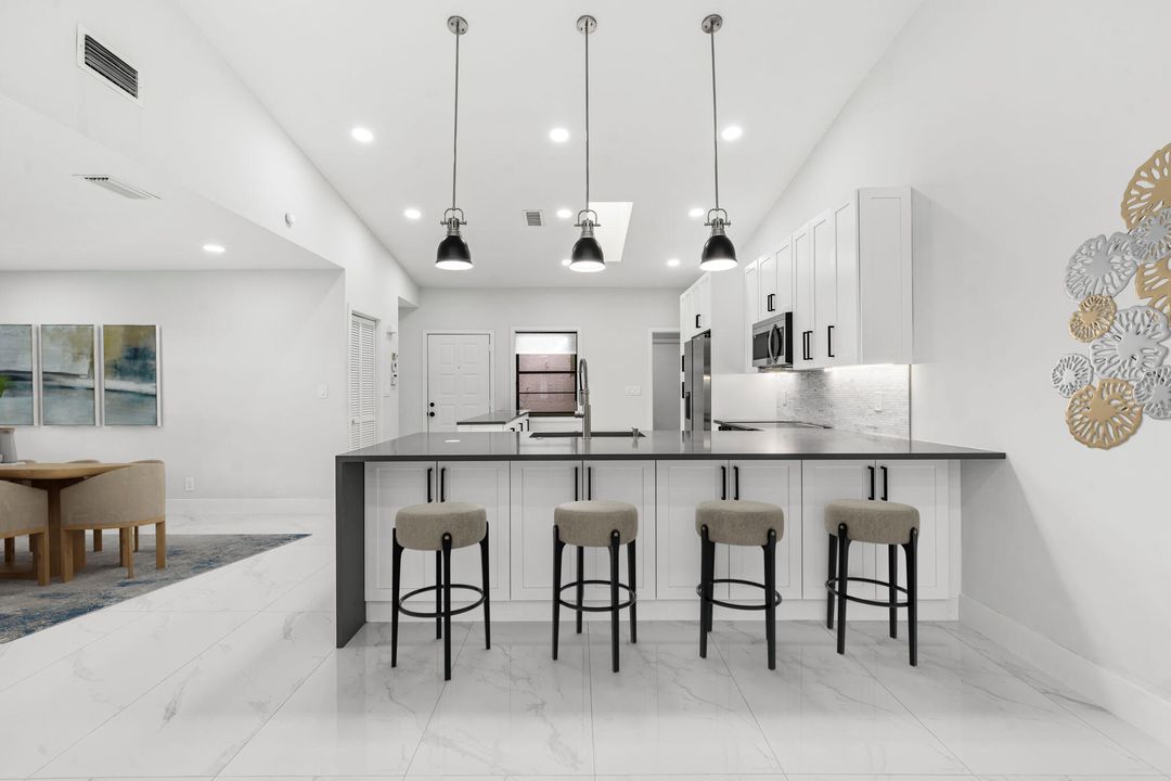 Active With Contract: $439,000 (2 beds, 2 baths, 1500 Square Feet)