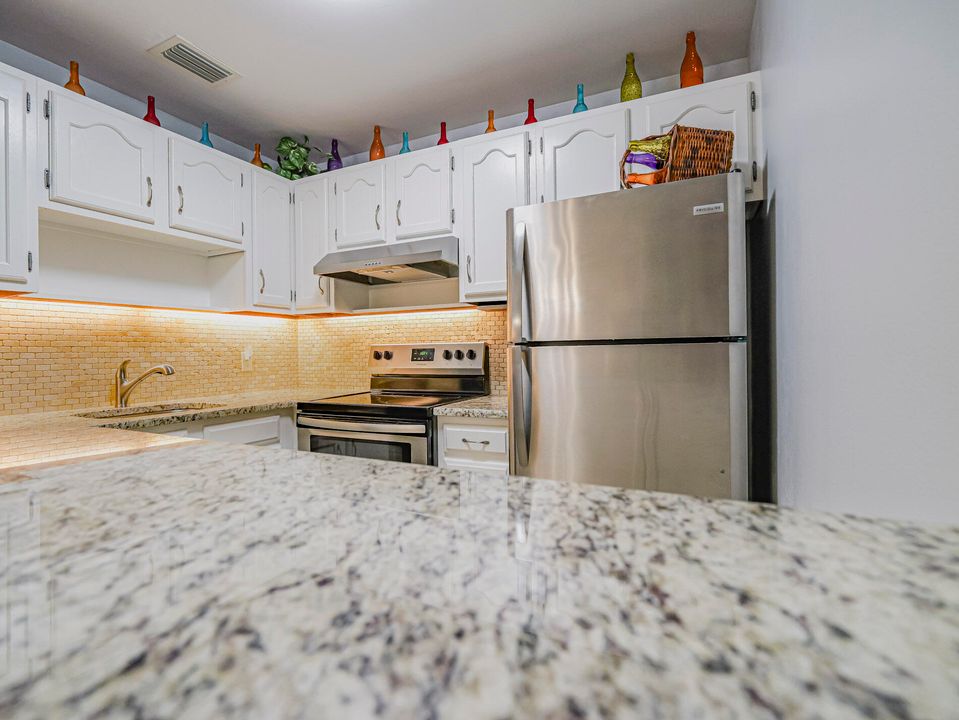 For Sale: $109,900 (1 beds, 1 baths, 630 Square Feet)