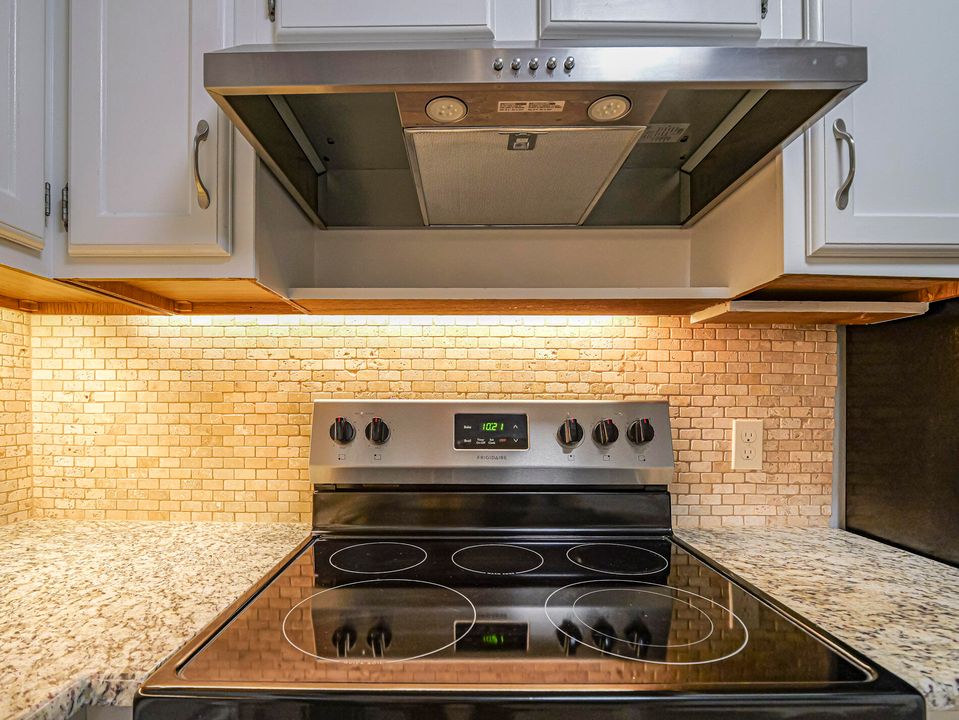 For Sale: $109,900 (1 beds, 1 baths, 630 Square Feet)