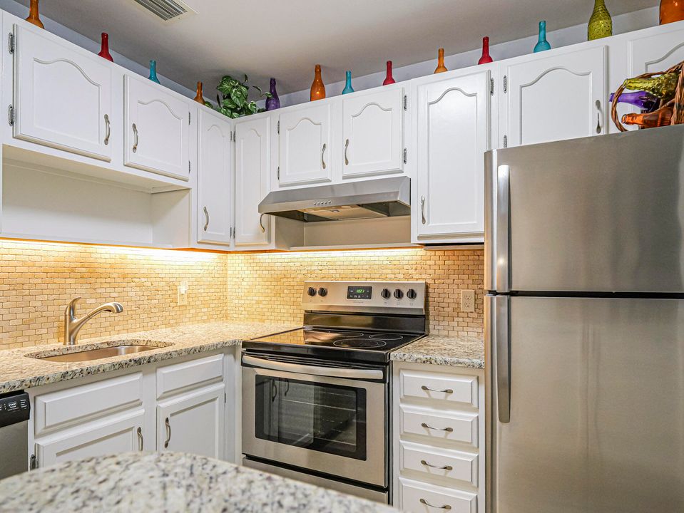 For Sale: $109,900 (1 beds, 1 baths, 630 Square Feet)