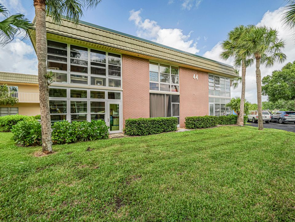 For Sale: $109,900 (1 beds, 1 baths, 630 Square Feet)