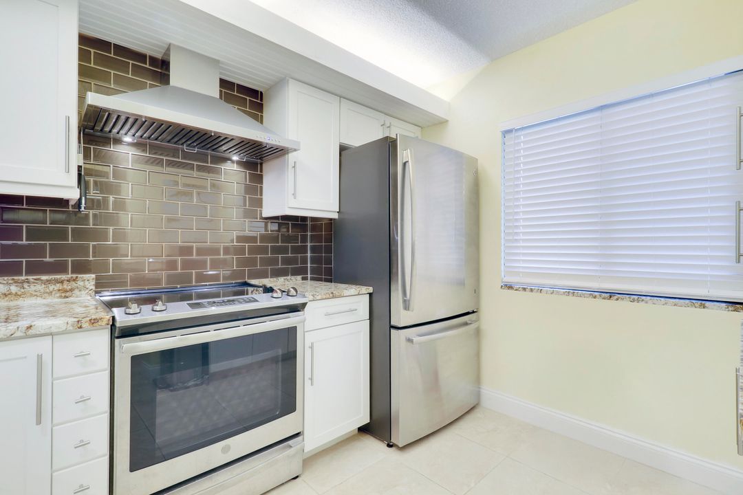 Под контрактом: $4,750 (2 спален, 2 ванн, 1385 Квадратных фут)