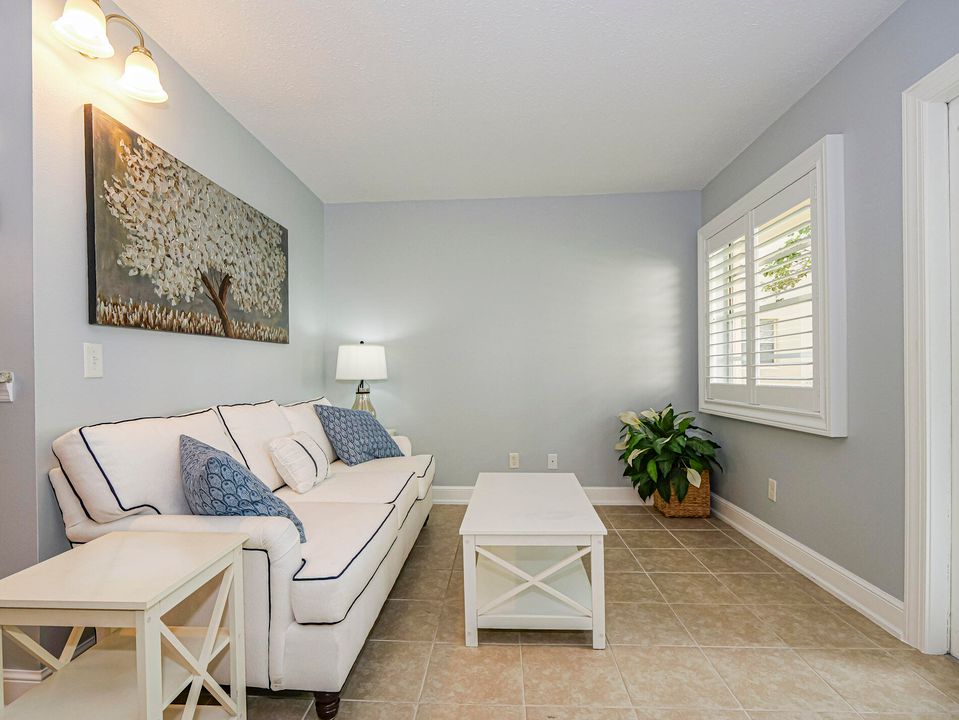 For Sale: $109,900 (1 beds, 1 baths, 630 Square Feet)