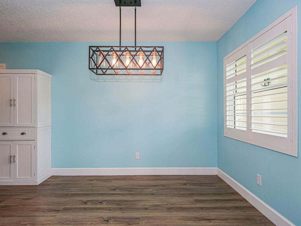 待售: $135,900 (1 贝兹, 1 浴室, 750 平方英尺)