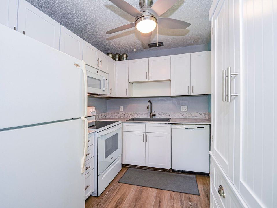 待售: $135,900 (1 贝兹, 1 浴室, 750 平方英尺)