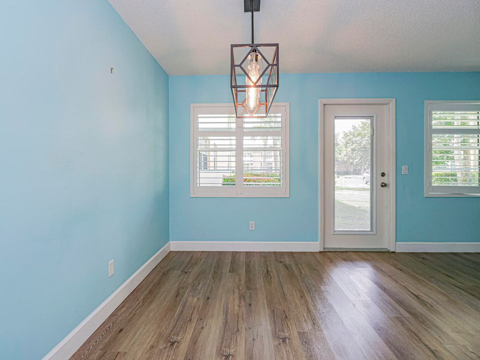 待售: $135,900 (1 贝兹, 1 浴室, 750 平方英尺)