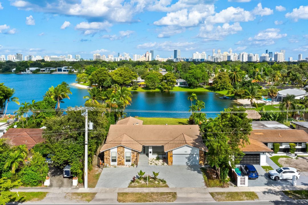 For Sale: $2,325,000 (4 beds, 3 baths, 2912 Square Feet)