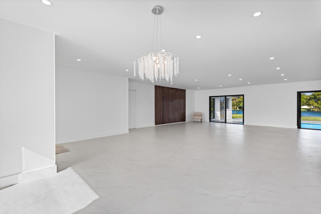 For Sale: $2,325,000 (4 beds, 3 baths, 2912 Square Feet)