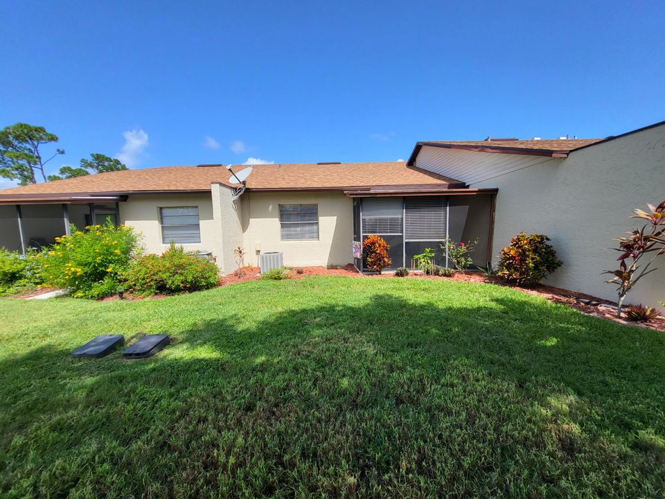 待售: $155,900 (2 贝兹, 2 浴室, 1078 平方英尺)