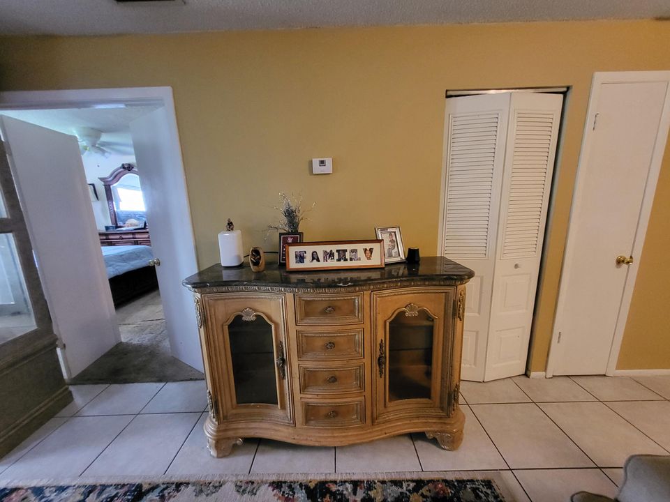 待售: $155,900 (2 贝兹, 2 浴室, 1078 平方英尺)