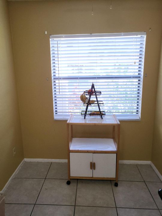 待售: $155,900 (2 贝兹, 2 浴室, 1078 平方英尺)