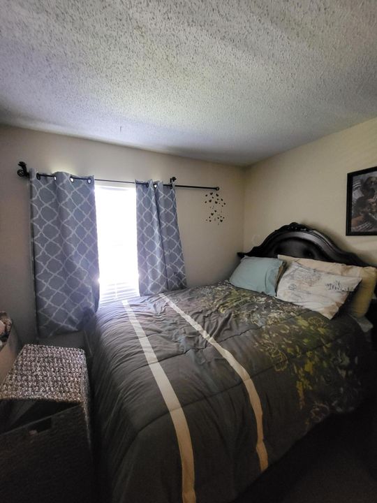 待售: $155,900 (2 贝兹, 2 浴室, 1078 平方英尺)