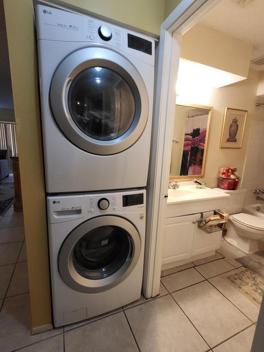 待售: $155,900 (2 贝兹, 2 浴室, 1078 平方英尺)