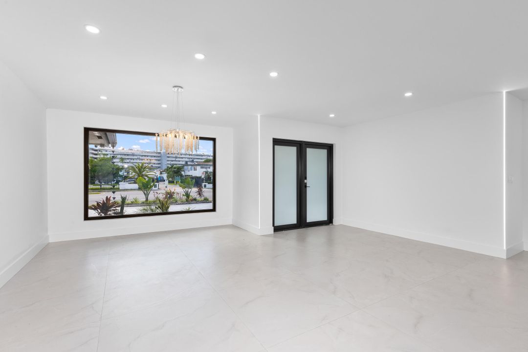 For Sale: $2,325,000 (4 beds, 3 baths, 2912 Square Feet)