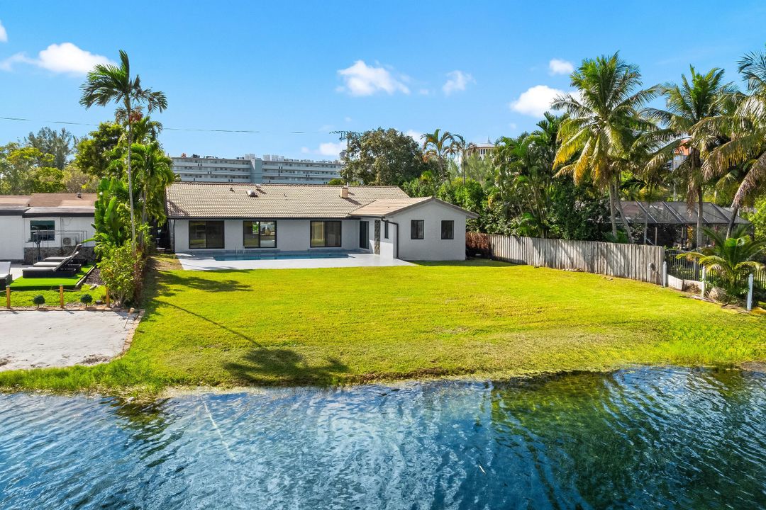 For Sale: $2,325,000 (4 beds, 3 baths, 2912 Square Feet)