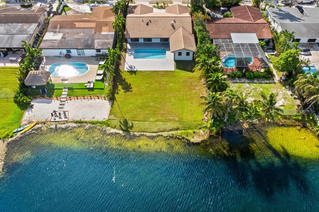 For Sale: $2,325,000 (4 beds, 3 baths, 2912 Square Feet)