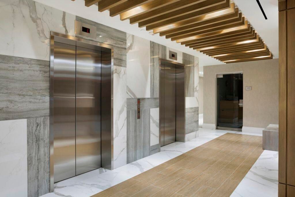 Activo con contrato: $10,000 (3 camas, 3 baños, 2006 Pies cuadrados)