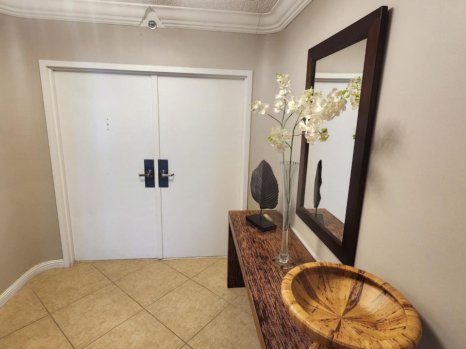 Activo con contrato: $10,000 (3 camas, 3 baños, 2006 Pies cuadrados)