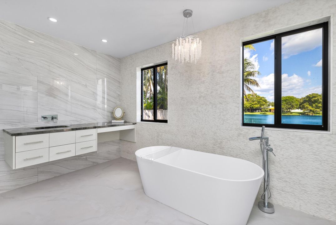 For Sale: $2,325,000 (4 beds, 3 baths, 2912 Square Feet)