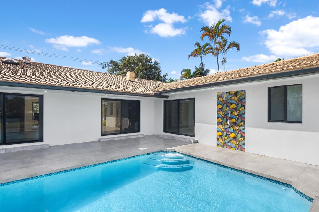 For Sale: $2,325,000 (4 beds, 3 baths, 2912 Square Feet)