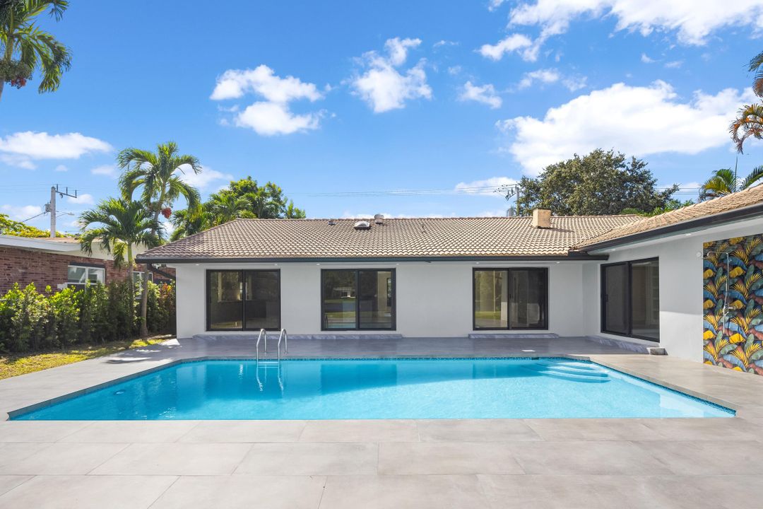 For Sale: $2,325,000 (4 beds, 3 baths, 2912 Square Feet)