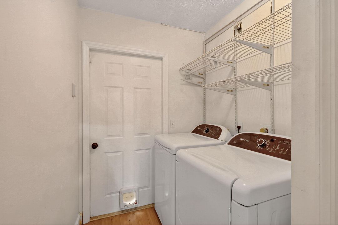 合同活跃: $425,000 (3 贝兹, 2 浴室, 1521 平方英尺)