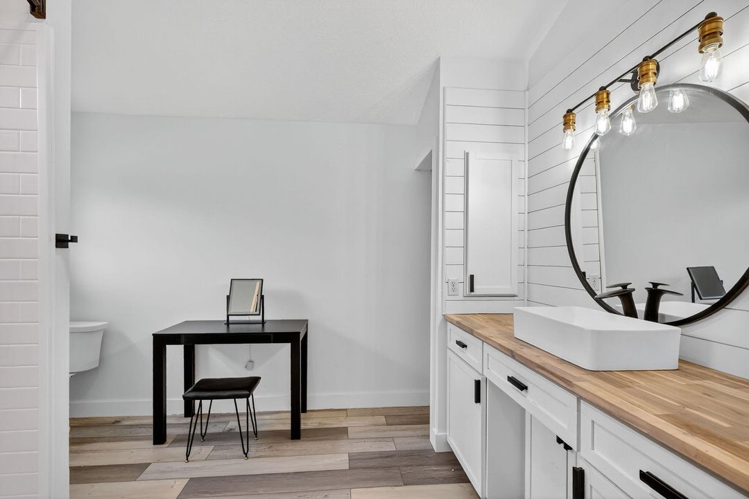 合同活跃: $425,000 (3 贝兹, 2 浴室, 1521 平方英尺)