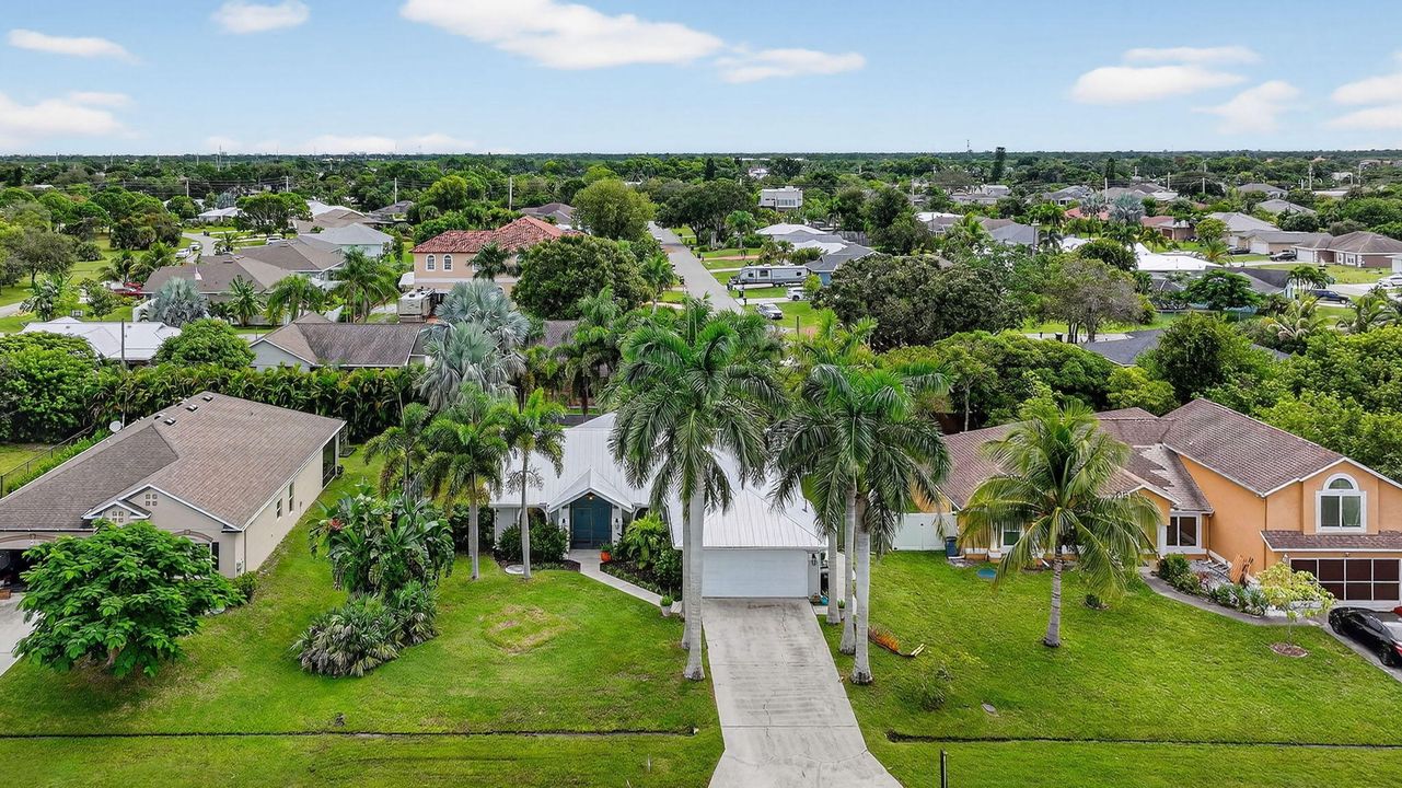 合同活跃: $425,000 (3 贝兹, 2 浴室, 1521 平方英尺)