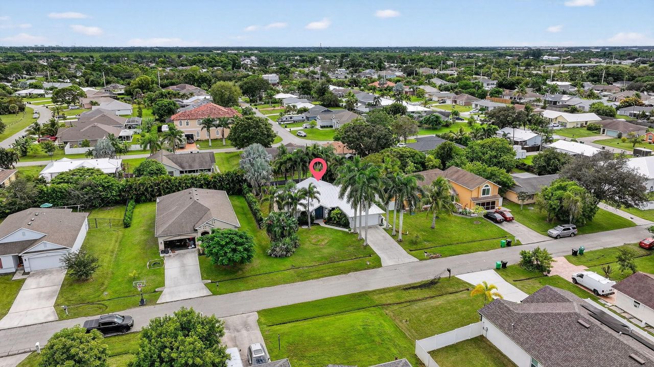 合同活跃: $425,000 (3 贝兹, 2 浴室, 1521 平方英尺)