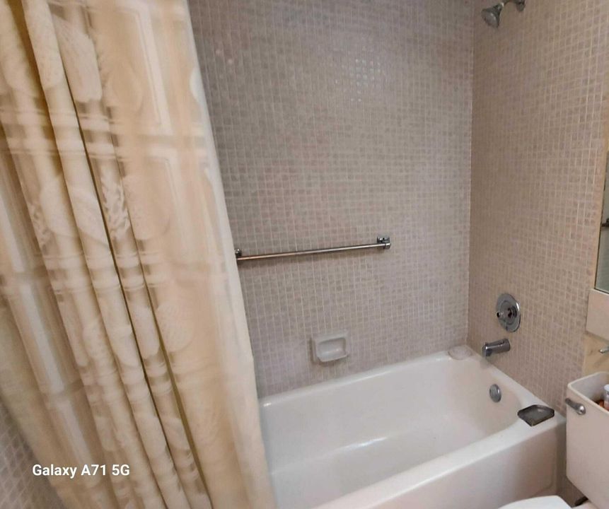 待售: $120,000 (1 贝兹, 1 浴室, 738 平方英尺)