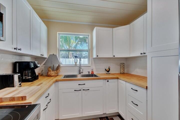 Active With Contract: $690,000 (0 beds, 0 baths, 1774 Square Feet)