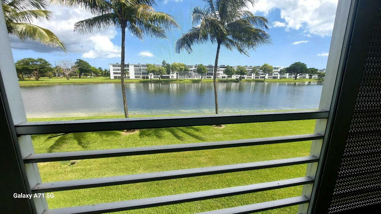 待售: $120,000 (1 贝兹, 1 浴室, 738 平方英尺)