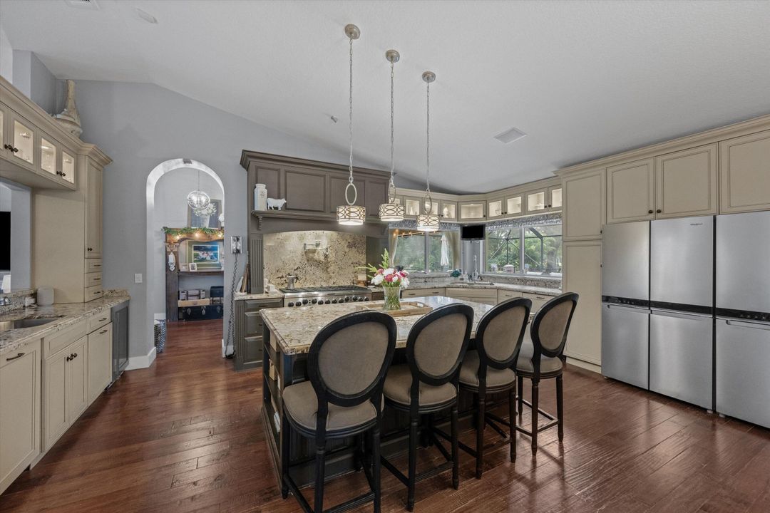 Activo con contrato: $1,275,000 (7 camas, 5 baños, 4636 Pies cuadrados)