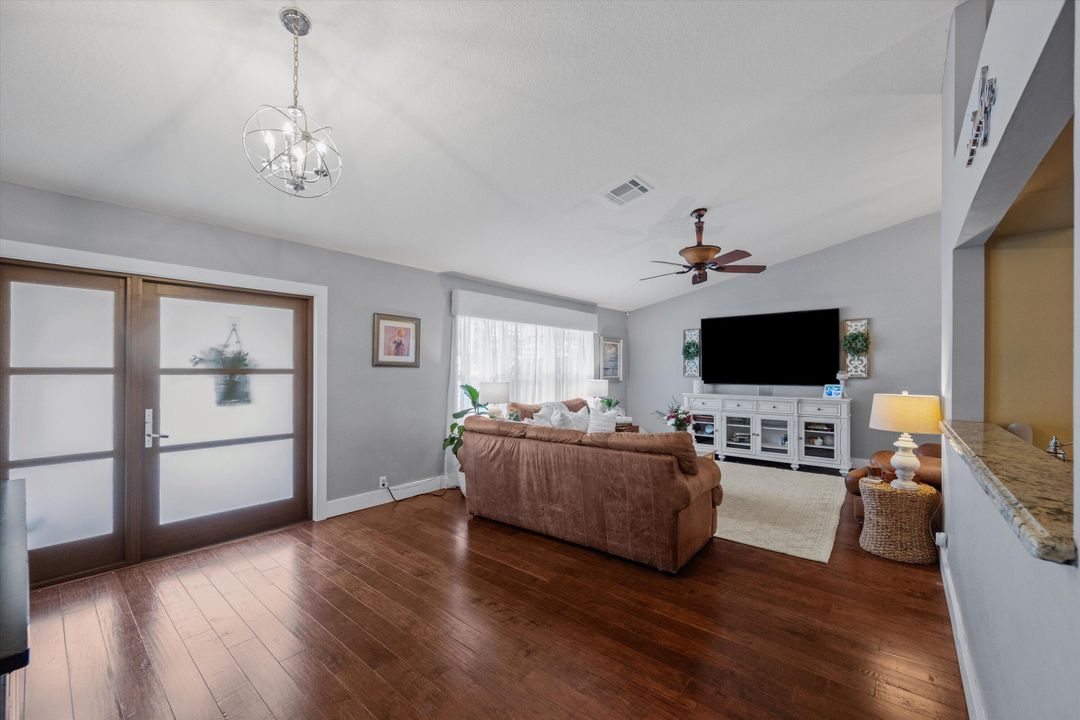 Activo con contrato: $1,275,000 (7 camas, 5 baños, 4636 Pies cuadrados)