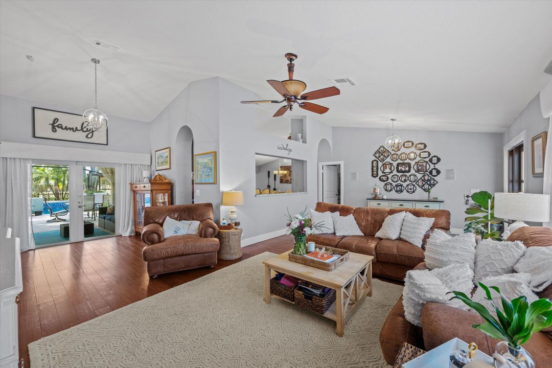 Activo con contrato: $1,275,000 (7 camas, 5 baños, 4636 Pies cuadrados)