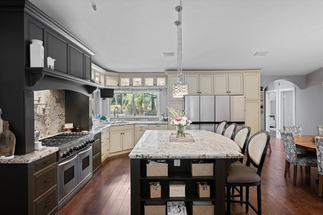 Activo con contrato: $1,275,000 (7 camas, 5 baños, 4636 Pies cuadrados)