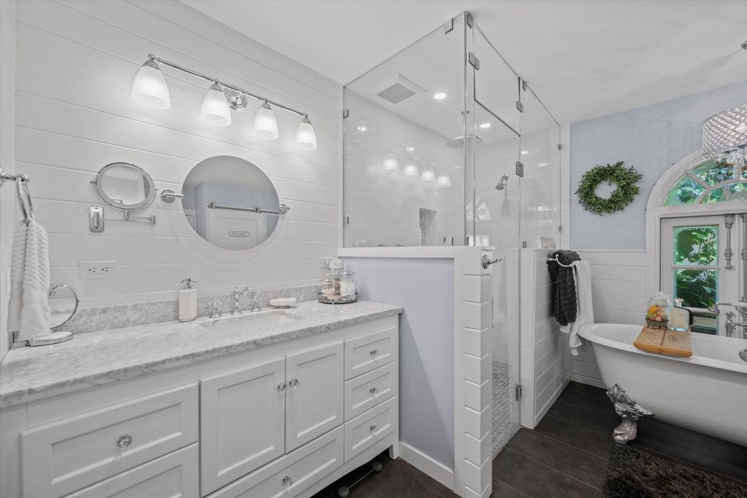 Activo con contrato: $1,275,000 (7 camas, 5 baños, 4636 Pies cuadrados)