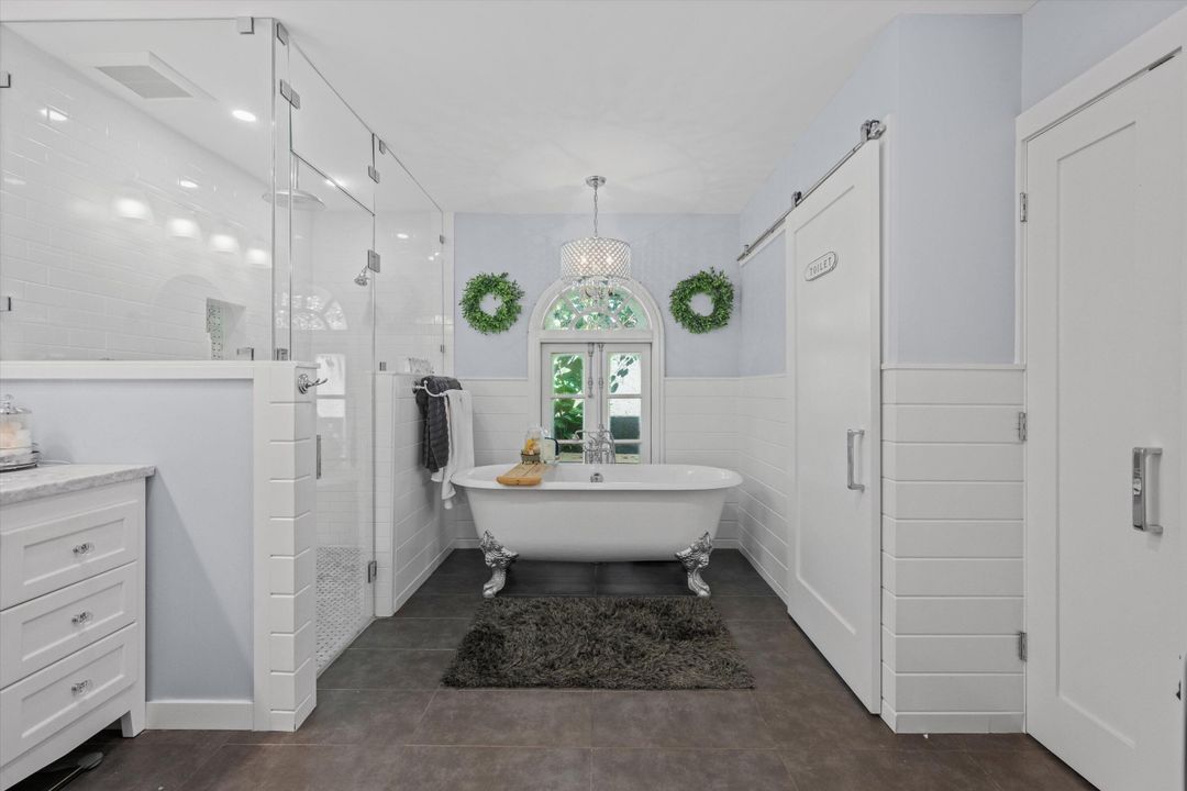 Activo con contrato: $1,275,000 (7 camas, 5 baños, 4636 Pies cuadrados)