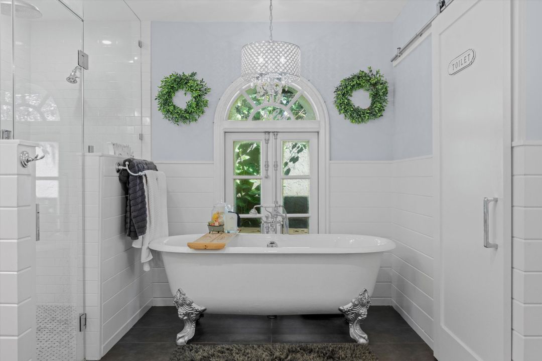 Activo con contrato: $1,275,000 (7 camas, 5 baños, 4636 Pies cuadrados)