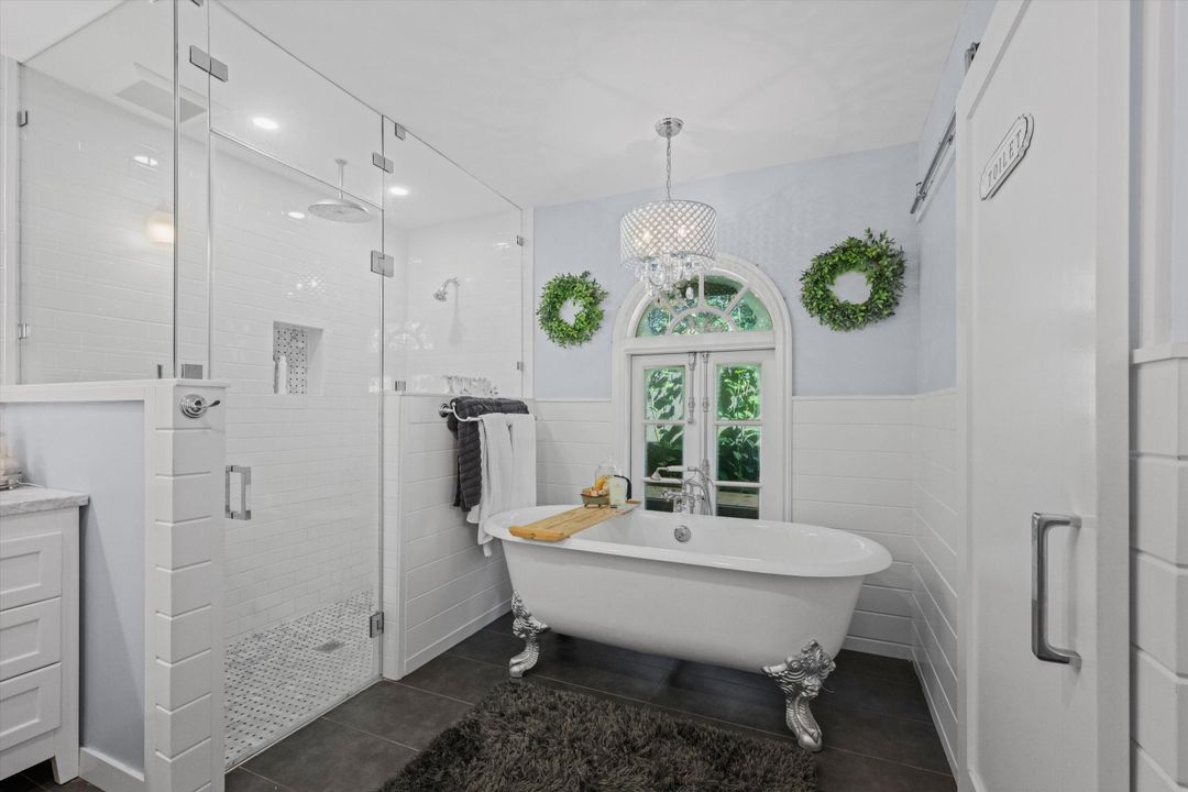 Activo con contrato: $1,275,000 (7 camas, 5 baños, 4636 Pies cuadrados)