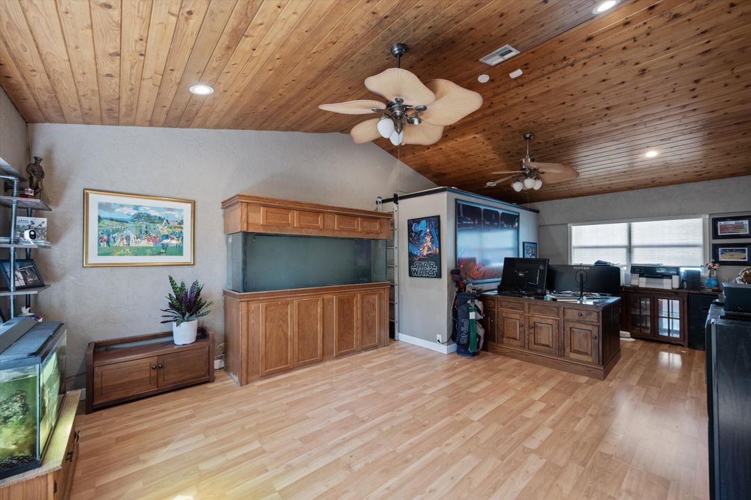 Activo con contrato: $1,275,000 (7 camas, 5 baños, 4636 Pies cuadrados)