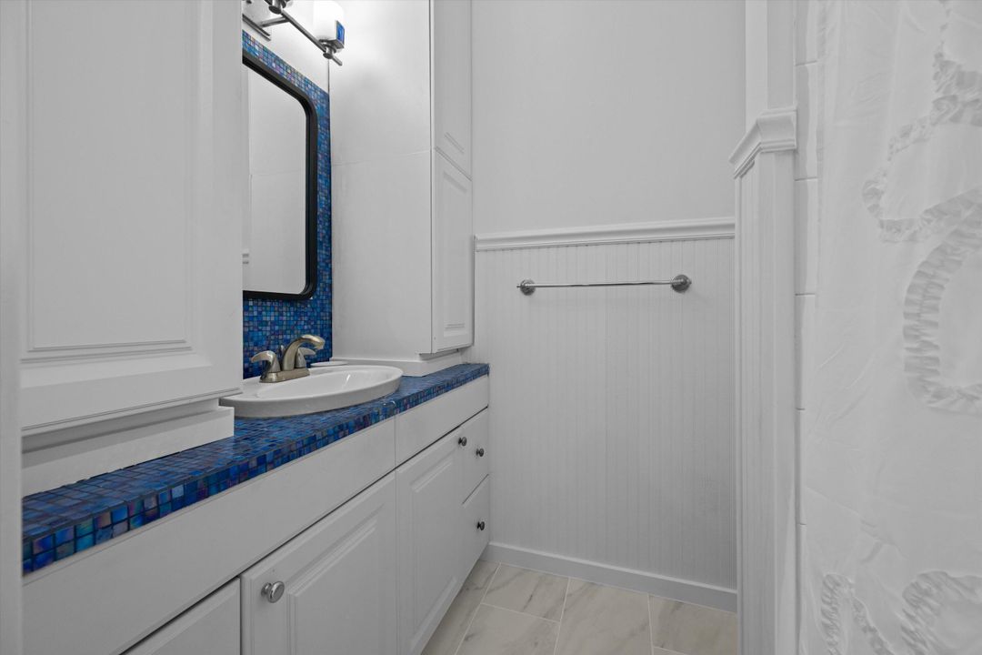 Activo con contrato: $1,275,000 (7 camas, 5 baños, 4636 Pies cuadrados)