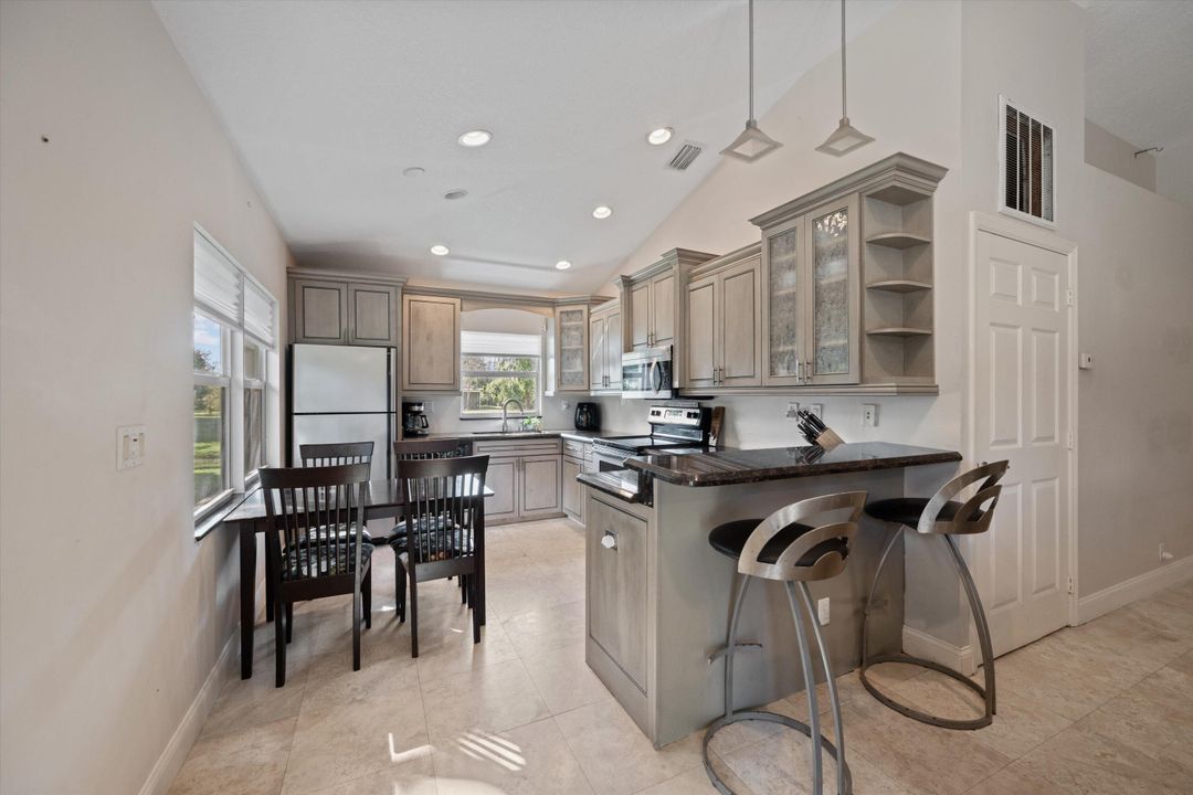 Activo con contrato: $1,275,000 (7 camas, 5 baños, 4636 Pies cuadrados)