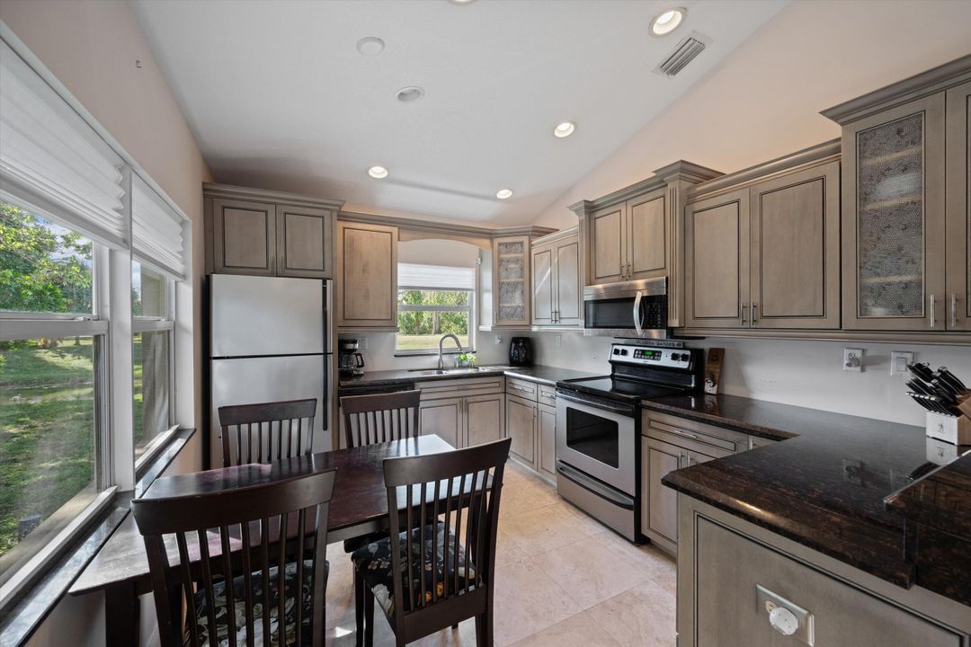 Activo con contrato: $1,275,000 (7 camas, 5 baños, 4636 Pies cuadrados)