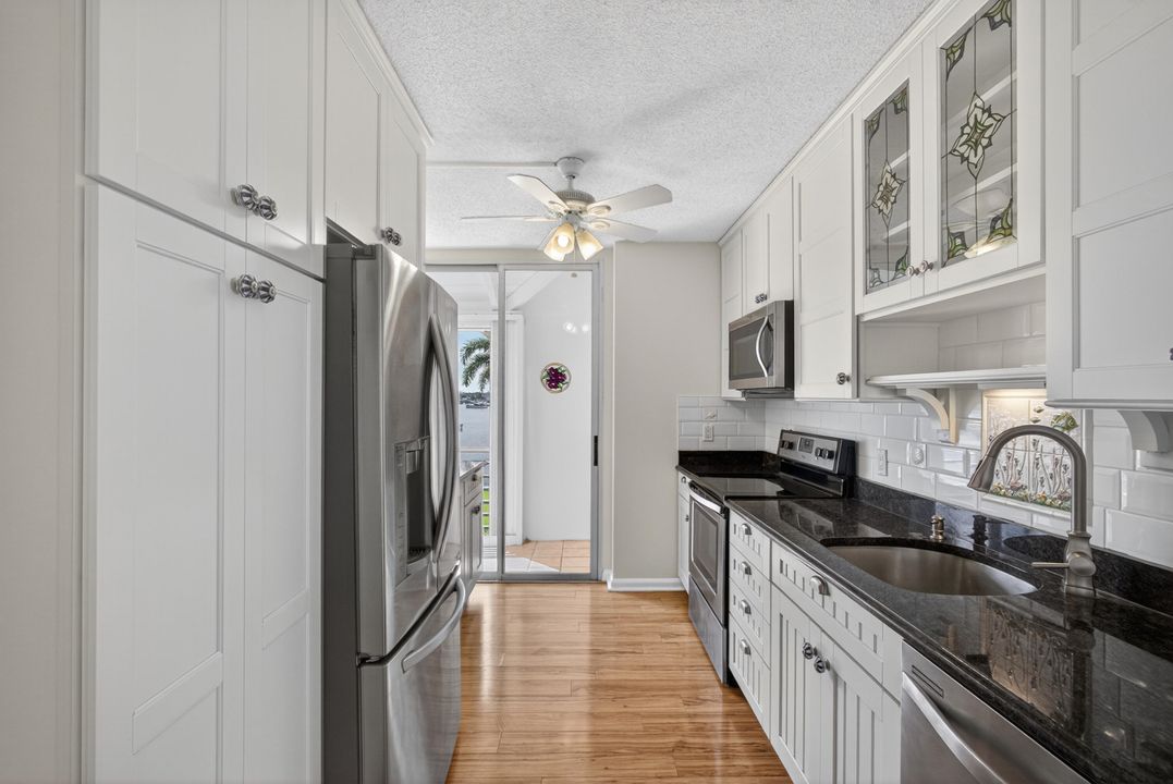 Active With Contract: $2,625 (2 beds, 2 baths, 1065 Square Feet)