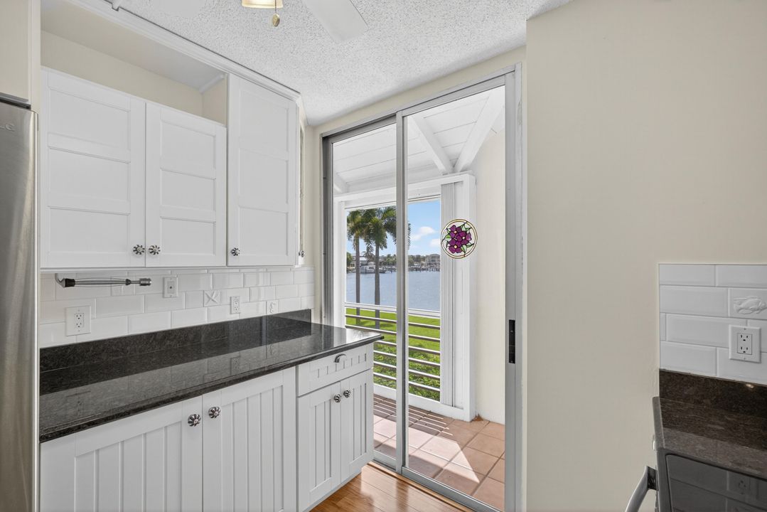 Active With Contract: $2,625 (2 beds, 2 baths, 1065 Square Feet)