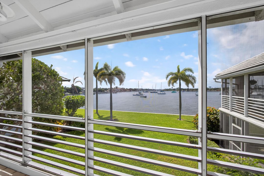 Active With Contract: $2,625 (2 beds, 2 baths, 1065 Square Feet)