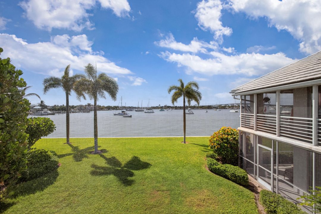 Active With Contract: $2,625 (2 beds, 2 baths, 1065 Square Feet)