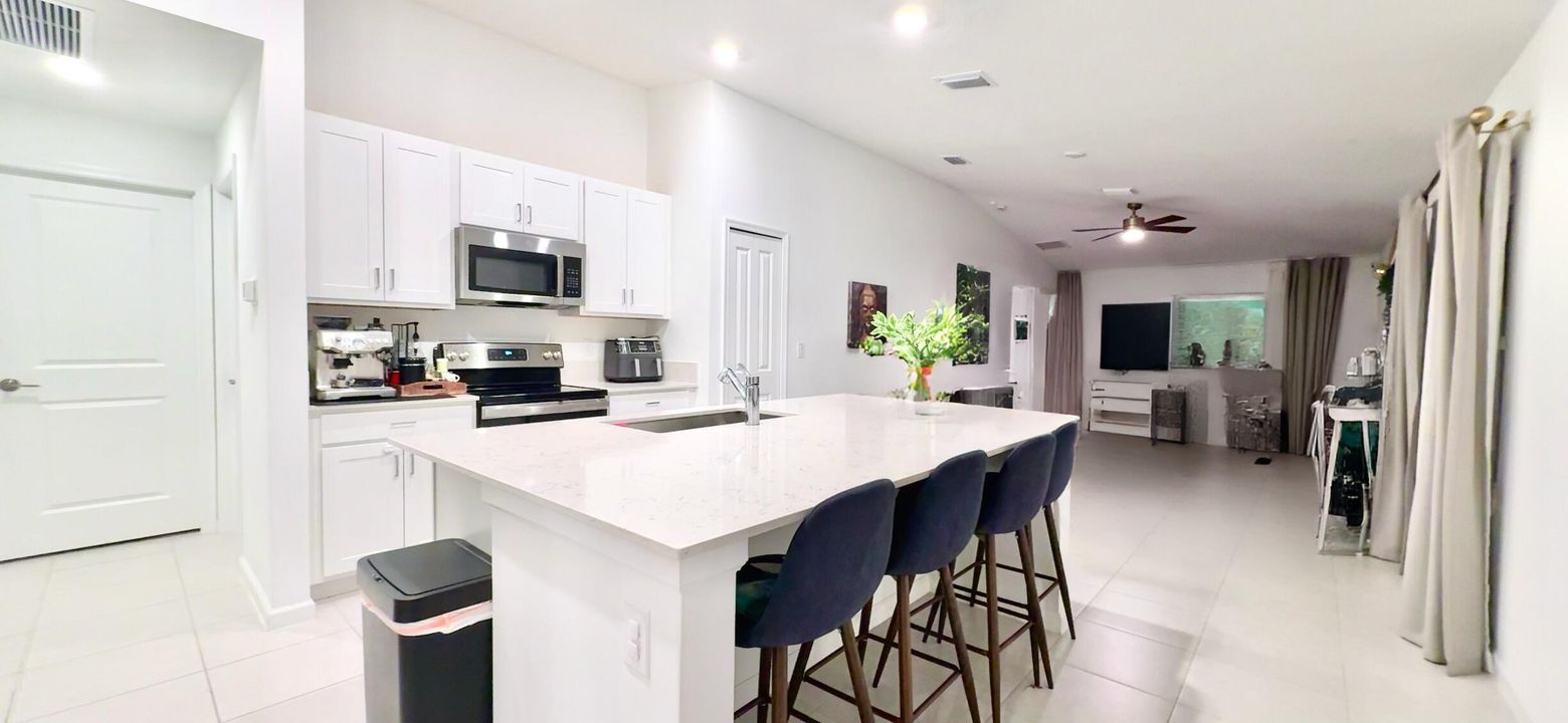 En Venta: $295,000 (3 camas, 2 baños, 1451 Pies cuadrados)